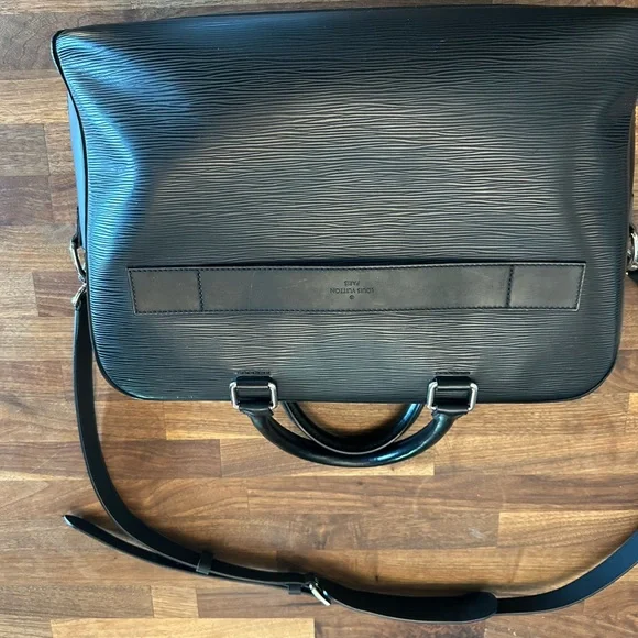 Louis Vuitton Epi Porte briefcase in very nice condition. - Picture 2 of 3